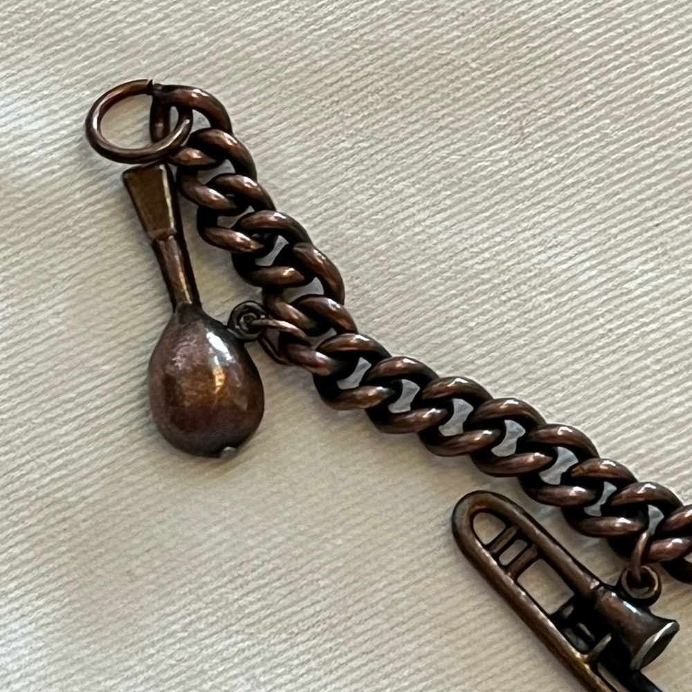 Vintage musical instruments charm bracelet. - Picture 10 of 16